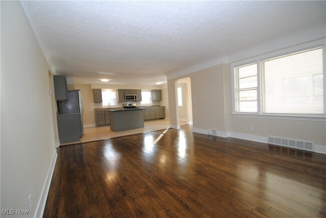 Building Photo - 26650 Detroit Rd