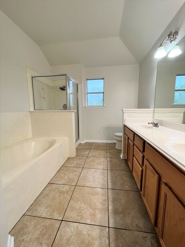 Building Photo - 740 Winborne Way