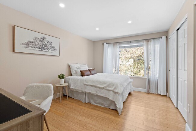 Building Photo - Best 2 Bed, 2 Bath Condo in Willow Ranch.