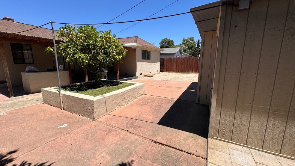 Building Photo - 2708 16th Ave