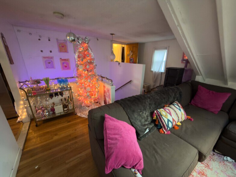 Building Photo - 26 Greylock Rd