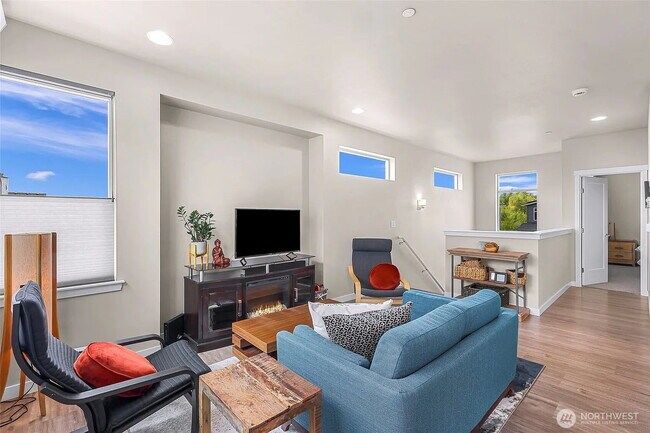 Building Photo - Modern 3-bedroom with Fully Fenced Yard in...