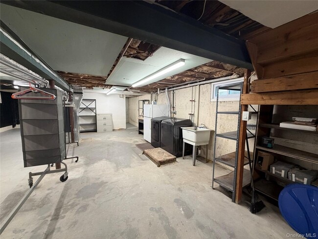 Building Photo - 40 Edgewood Rd
