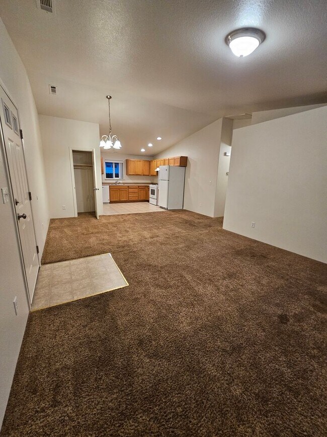 Building Photo - 3 Bedroom Home Located on Quiet Cul-De-Sac