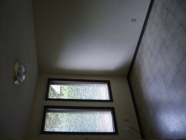 Building Photo - 735spr
