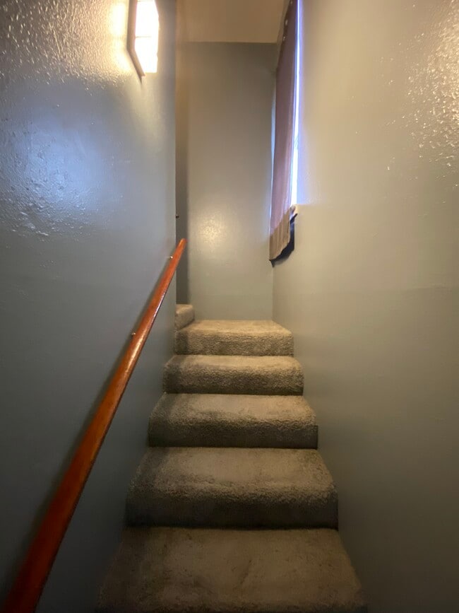 Building Photo - 23 Larkspur Ln