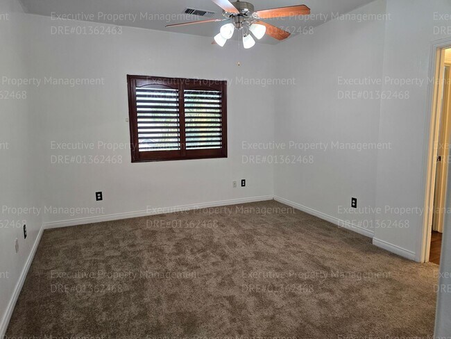 Building Photo - 3 bedroom/ 2.5 bathroom 2 story home.