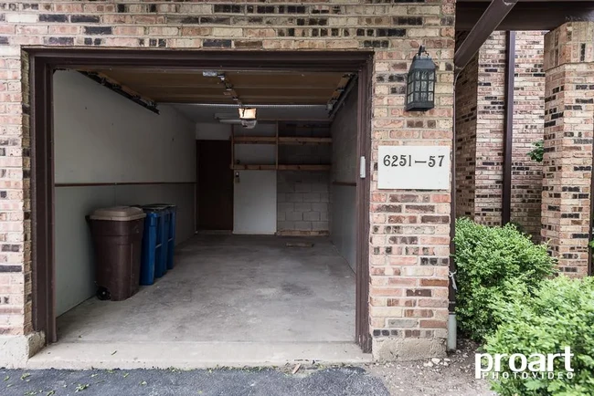 Private Garage - 6225 Trinity Dr