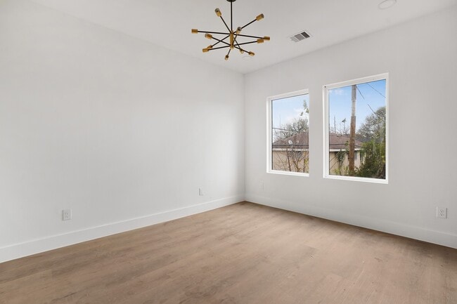 Building Photo - 2419 Rosewood St