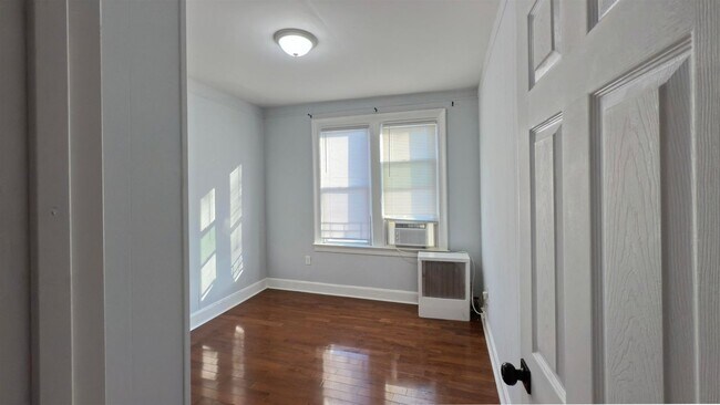 Building Photo - 273 Woodlawn Ave