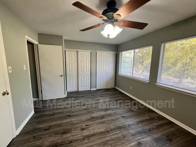 Building Photo - 527 Tibet Ave