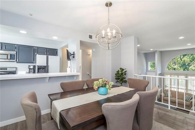 Building Photo - 5455 Sylmar Ave