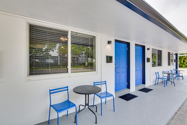 Building Photo - 412 NE 4th Ave