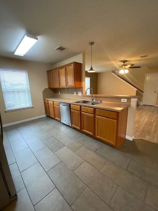 Building Photo - Spacious 4Bed, 2.5 Bath plus Bonus Room, 2-story home in the desirable Remington Grove community!