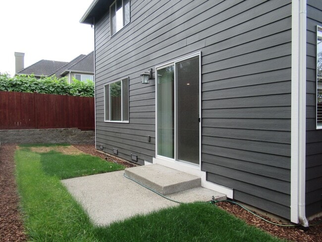 Building Photo - Light and bright 4 bedroom, 2.5 bath home in Covington's Maple Hills community