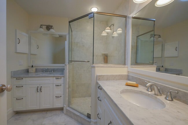 Building Photo - 391 Lee Ave