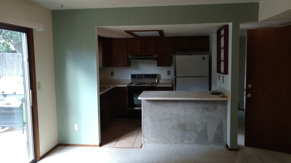 Kitchen adjacent from family room - 6220 Pemberton Way