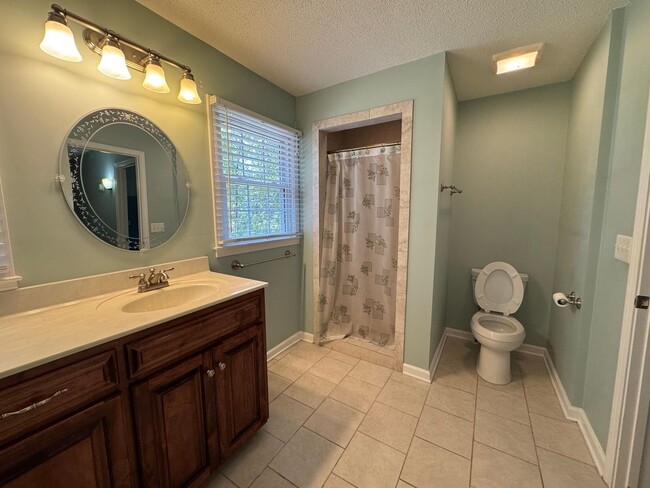 Building Photo - Large 3/2 House off Kingston Hwy- $2,195