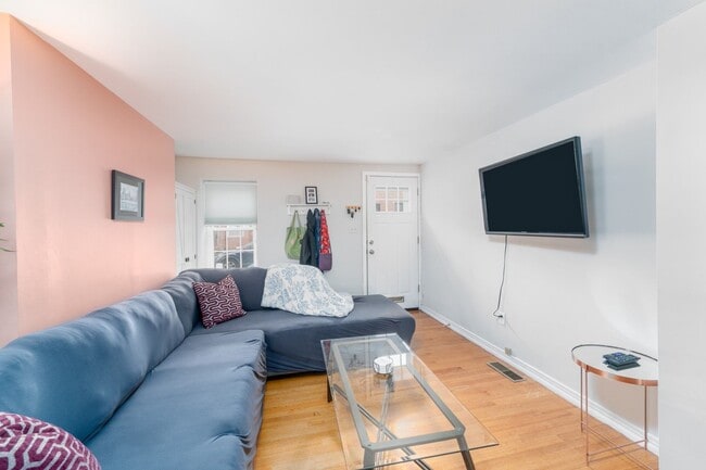 Building Photo - 1516 William St