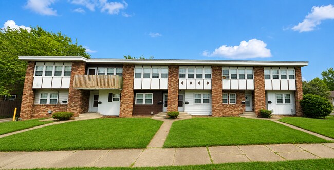 Building Photo - Affordable 2 Bedroom 1 Bathroom located in Indian Trail of Akron!