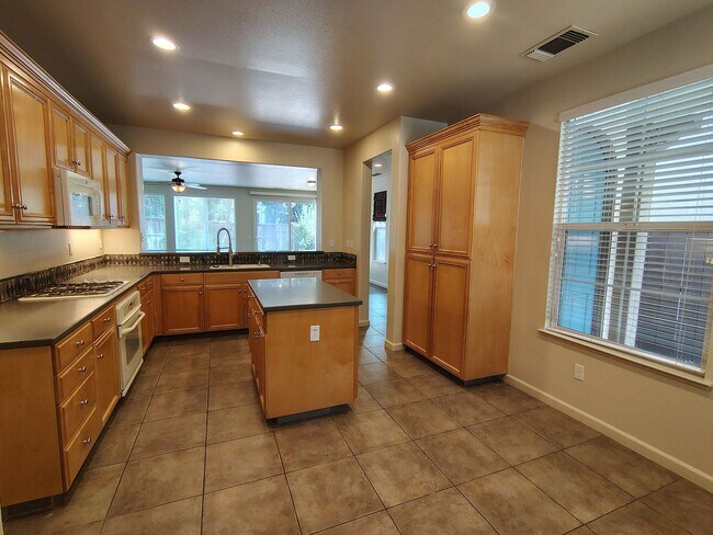 Building Photo - 363 Cabernet Dr