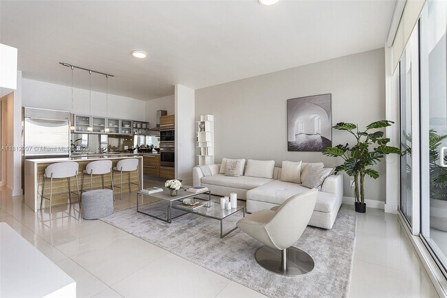 Building Photo - 2020 N Bayshore Dr