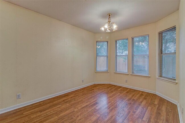Building Photo - 109 Azalea Dr