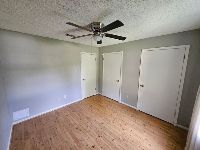 Building Photo - 115 Burnley Dr