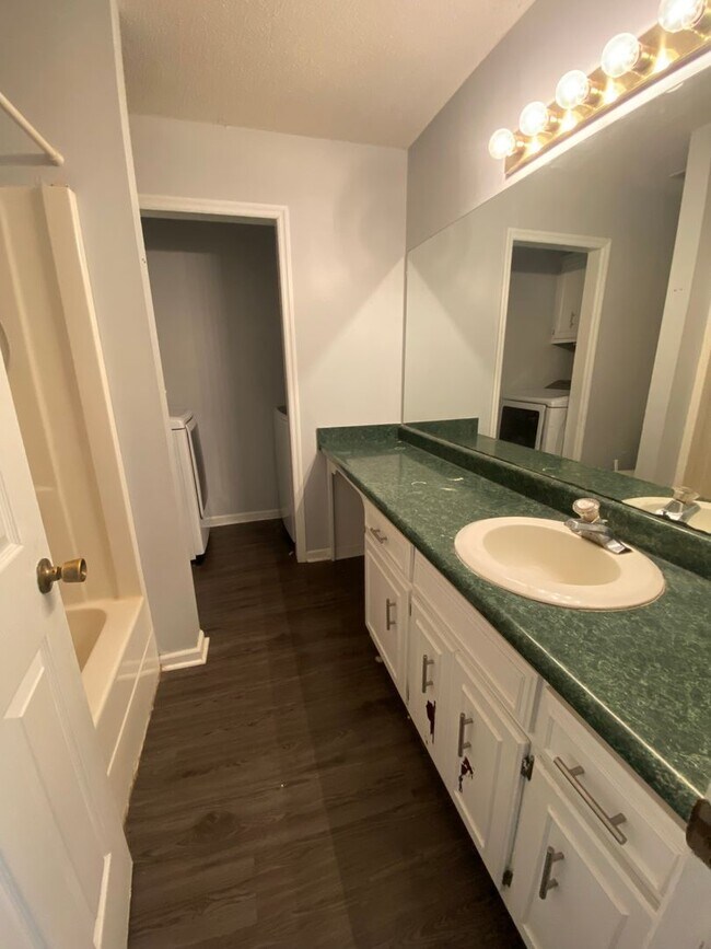 Building Photo - 205 Courtney Way