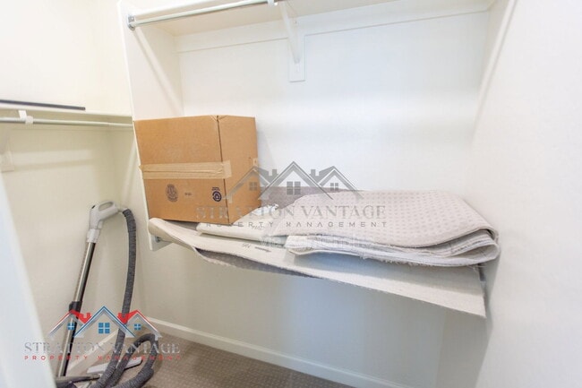 Building Photo - 959 W Zion Pl