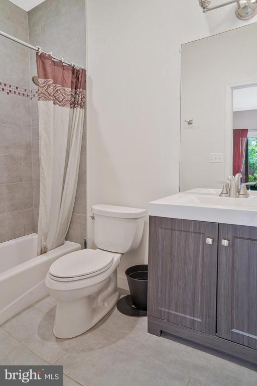 Building Photo - 22438 Maison Carree Square