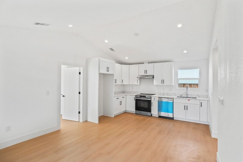 Building Photo - 374 S 21st St