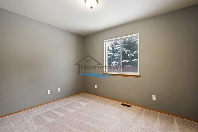 Building Photo - Sweet 2 Bed 1 Bath House with a Fenced Yard in Post Falls!