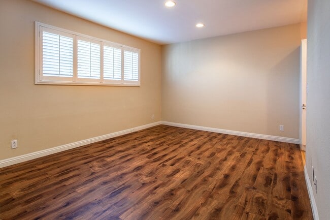 Building Photo - Updated West Hollywood Condo