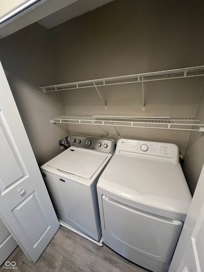 Building Photo - 344 W Columbine Ln