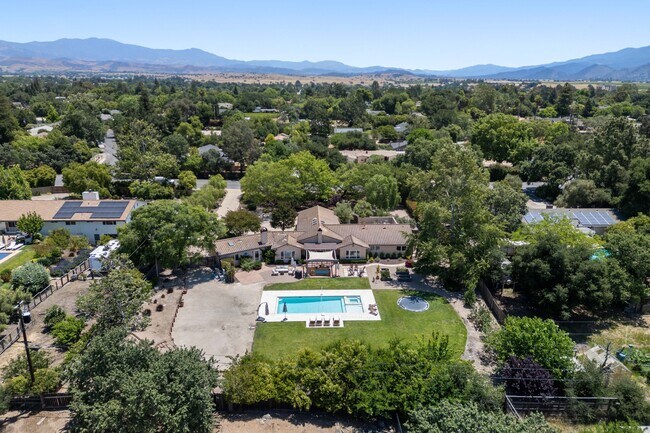 Building Photo - 1221 N Refugio Rd