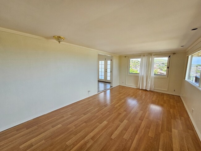 Building Photo - 1 bedroom 1 bath Apartment. NO parking. Upstairs unit.