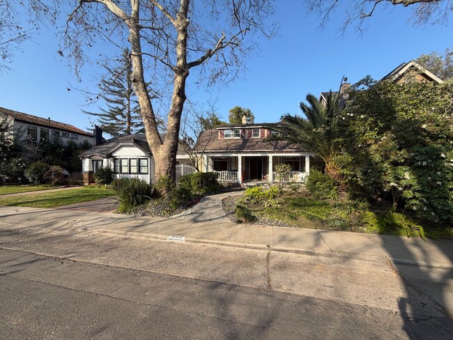 Building Photo - East Sacramento Home | 3 bedroom / 2 bathroom |1 bedroom 1 bath ADU | Available Now!