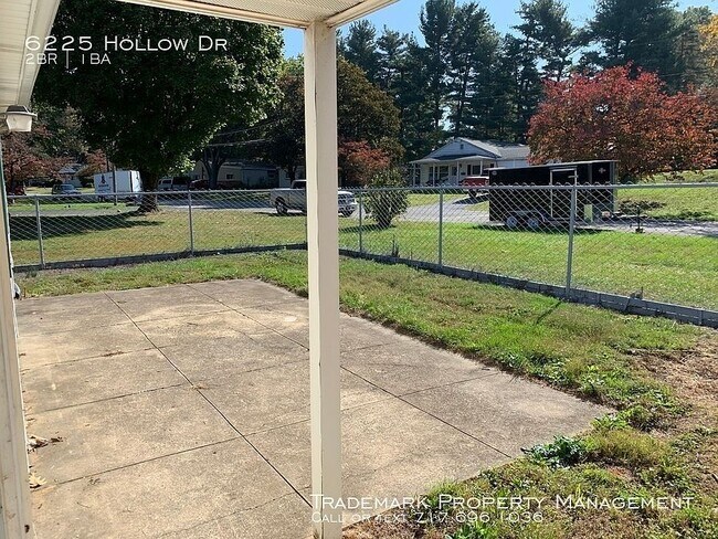 Building Photo - 6225 Hollow Dr
