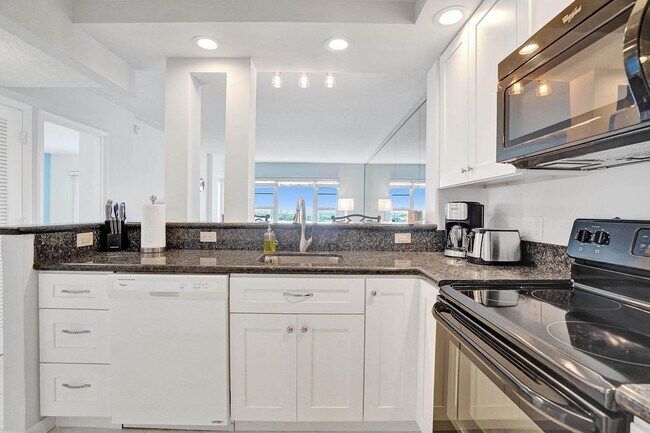 Building Photo - 6000 N Ocean Blvd