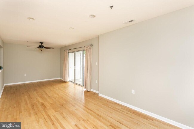 Building Photo - 553 McManus Way