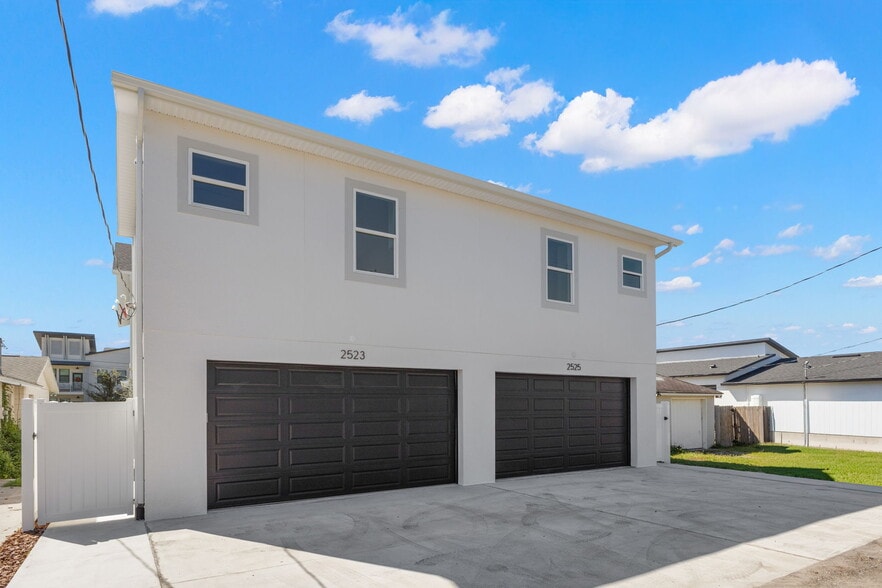 Building Photo - 2523 13th Ave N