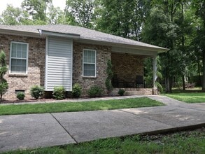 Building Photo - 829 Ridgetop Dr
