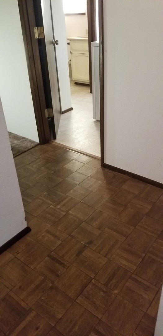 Building Photo - 3 bedroom, 2 bathroom home in well established neighborhood.