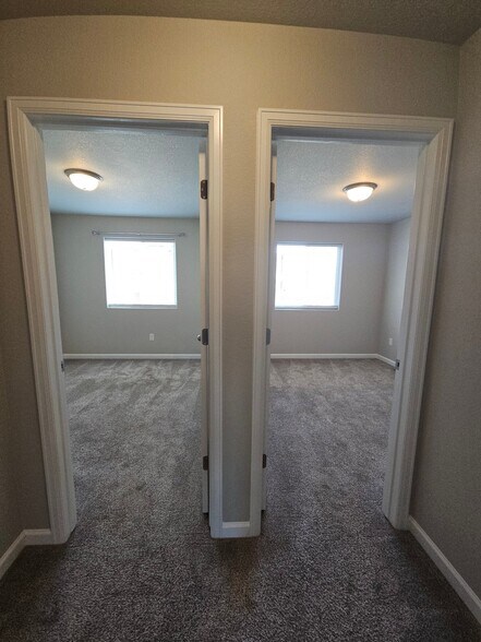 Building Photo - 1055 Petra Heights