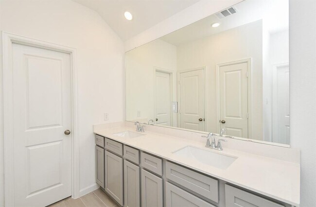 Building Photo - 5459 Holly Hvn Ct