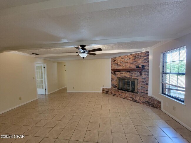 Building Photo - 738 Oak Ave