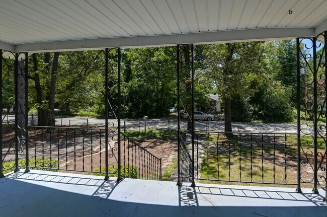 Building Photo - Charming 2 Bedroom Home, close to USC & lo...