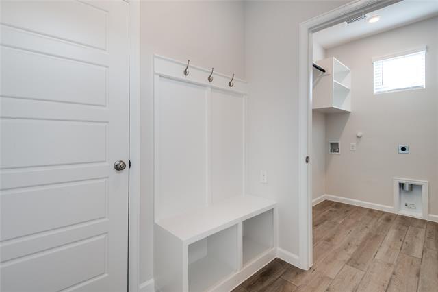 Building Photo - 9337 Winding Crk Dr