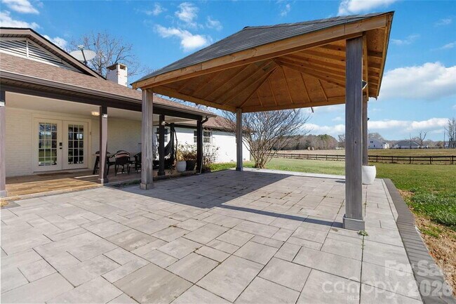 Building Photo - "Spacious 5-Bed, 3-Bath Sanctuary with 3,064 Sq Ft of Comfort in Waxhaw, NC!"